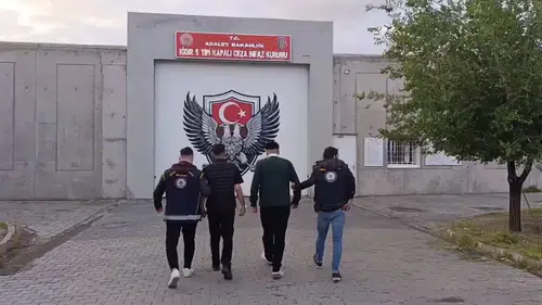 Sınırda yakalanan iki firari cezaevine gönderildi