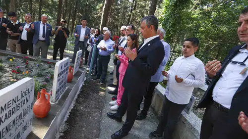 Özgür Özel bayramı memleketi Manisa’da hemşehrileriyle geçirdi