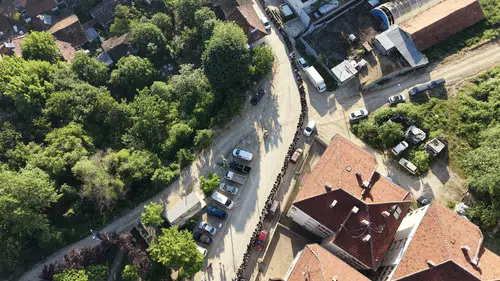İnegöl'de bayram sabahı 1 kilometrelik insan seli