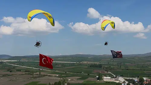 Eskişehir semalarında 19 Mayıs coşkusu yaşandı