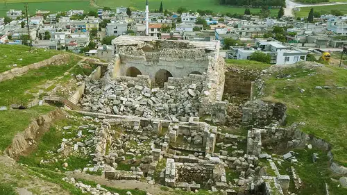 Araban’daki tarihi cami deprem yaralarını sarmayı bekliyor