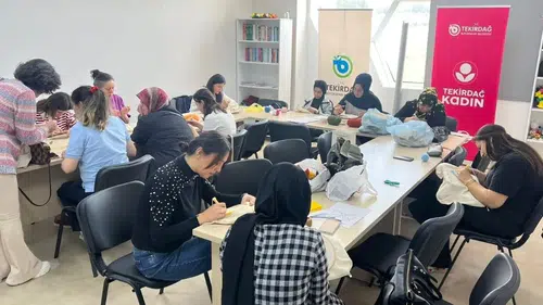 Çerkezköylü kadınlar atölyelerde el emeğini kazanca dönüştürüyor