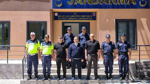Bilecik Valisi bayram mesaisindeki jandarmaları yalnız bırakmadı