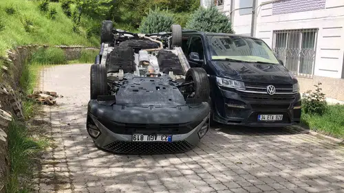 Elazığ’da otopark kazası Otomobil girişten aşağı uçtu