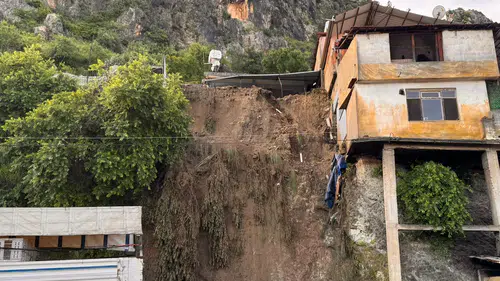 Hatay sele teslim oldu Bir kişi hayatını kaybetti