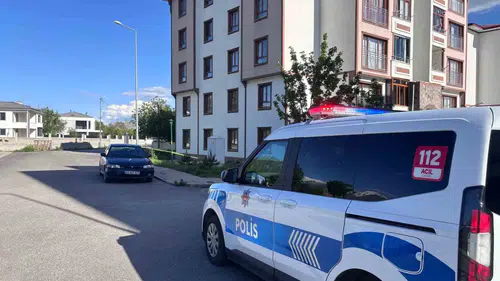 Erzincan’da 4’üncü kattan düşen çocuk yaşam mücadelesi veriyor