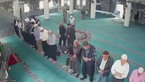 İmamın hızlı müdahalesi camideki yaşlı adamı hayata döndürdü
