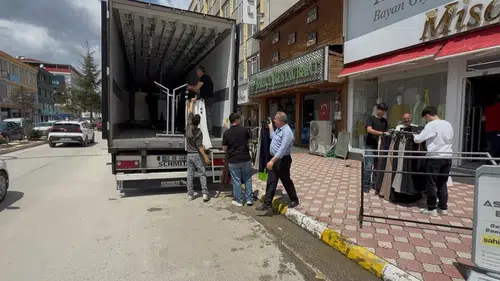 Tokat Turhal’da Yeşilırmak alarmı esnafı dükkan kapattırdı