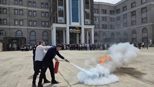 İlkadım Belediyesi binasında gerçeği aratmayan yangın provası