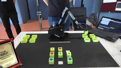 Samsunlu genç mühendisler robot teknolojisinde zirveye yerleşti