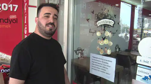 Antalya'da esnaf işlerin durgunluğuna mizahla isyan etti