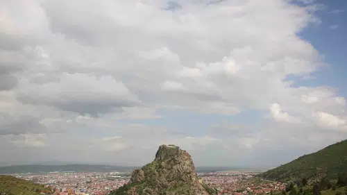 Karahisar Kalesi üzerinde bulutların dansı izleyenleri büyüledi