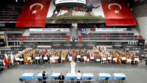 Gaziantep’te halk oyunları rüzgarı esti