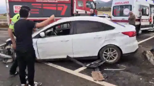 İslahiye’de kavşak kazası 6 kişi hastaneye kaldırıldı