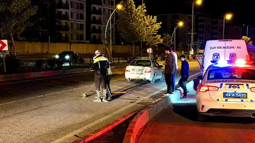 Malatya’da yolun karşısına geçmek isteyen yaya iki aracın altında kaldı