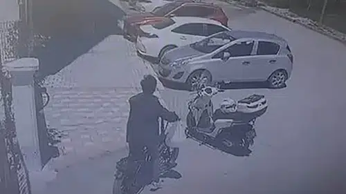 Elazığ’da kask hırsızı güvenlik kamerasına yakalandı