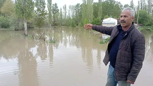 Tokat’ta Çekerek Irmağı taştı Tarım arazileri sular altında kaldı