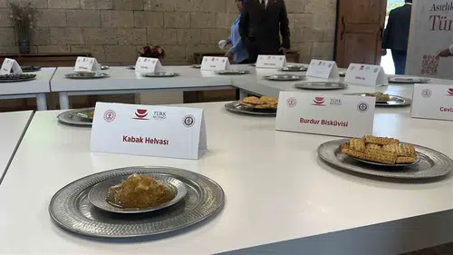 Burdur’un geleneksel tatları Türk Mutfağı Haftası ile vitrine çıktı
