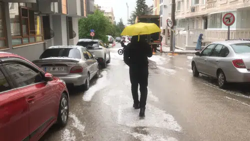 Isparta’da dolu yağışı bahçeleri vurdu