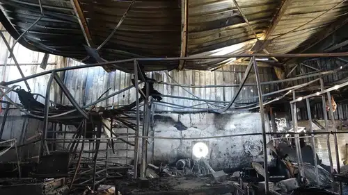 Hatay'da sanayi sitesindeki mobilya atölyesi küle döndü