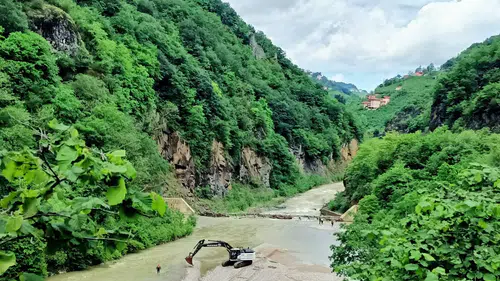 Giresun Yağlıdere'de dereye kapılan amcayı arama çalışmaları dördüncü gününde