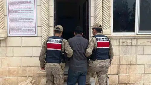 Karaköprü'de 5 yıllık hapis cezası olan dolandırıcı yakayı ele verdi