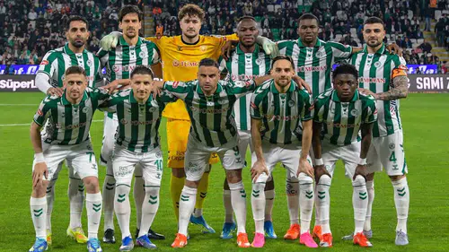 İlhan Palut Konyaspor'u küme düşme hattından zirveye taşıdı