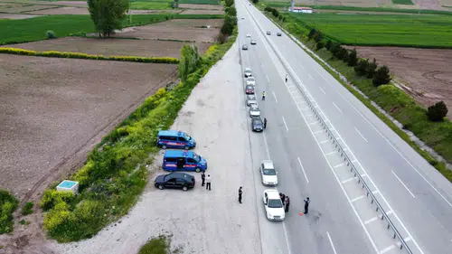 Çorum yollarında bayram mesaisi jandarmadan geldi