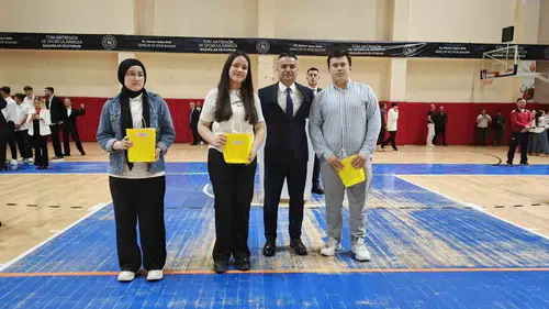 Bafra gençleri 19 Mayıs coşkusunu spor salonuna taşıdı