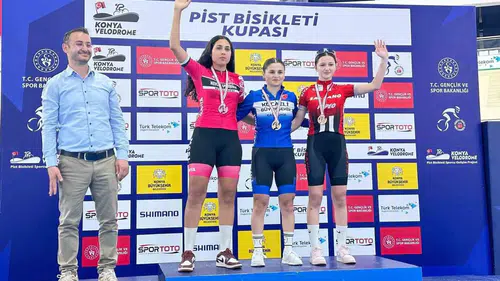 Kağıtsporlu sporcular madalyaları topladı