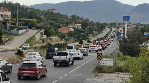 Muğla yollarında bayram yoğunluğu 22 kilometrelik kuyruk oluşturdu