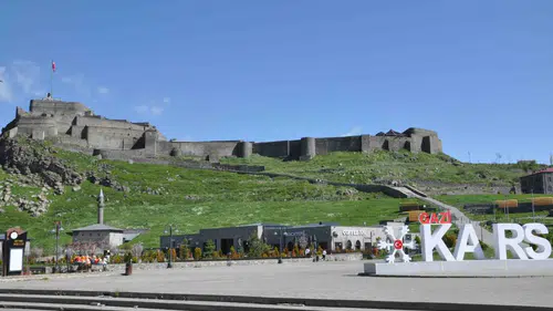 Kars caddeleri bayramla birlikte derin bir sessizliğe büründü
