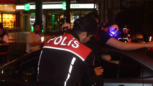 Adana polisi bayram öncesi şehirde geniş çaplı denetim yaptı
