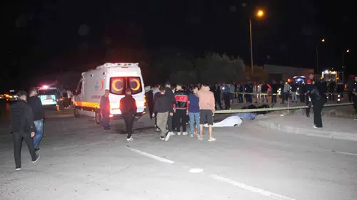 Kumluca’da çöp kamyonu ile çarpışan motosiklette iki genç yaşamını yitirdi