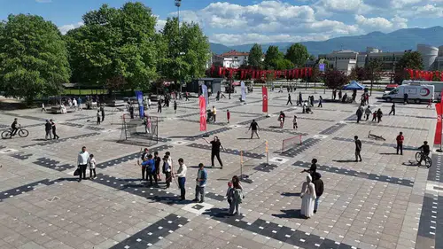 Düzce Anıtpark spor tutkunu gençlerle şenlendi