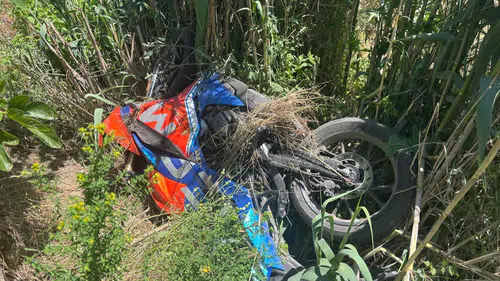 Orhangazi yolunda motosiklet ve hafif ticari araç çarpıştı