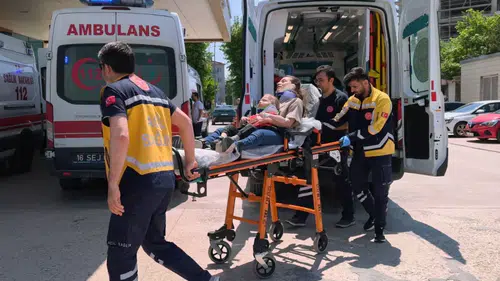 Bursa yolunda kaza 5 kişi hastaneye kaldırıldı