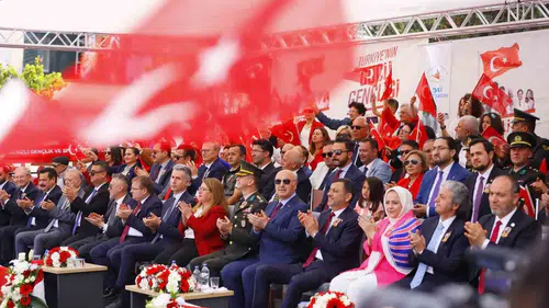 Denizli sokakları 19 Mayıs coşkusuyla kırmızı beyaza büründü