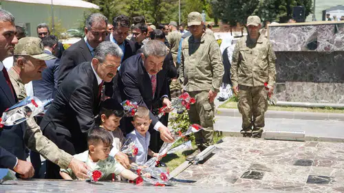 Şırnak Valisi Ekici askerlerle bayramlaştı