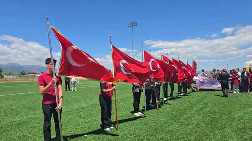 İslahiye gençliği 19 Mayıs coşkusunu stadyumda yaşadı