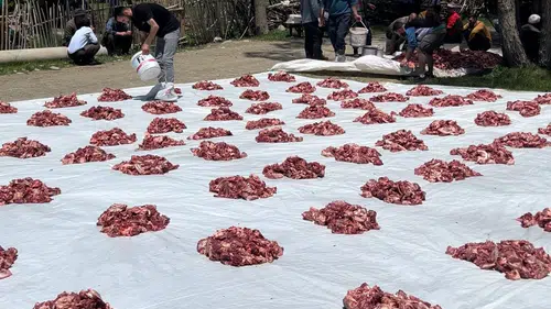 Yüksekova’da kurbanlar tek sofrada birleşti