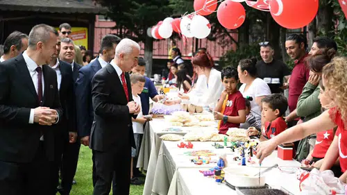 Lüleburgaz’da kitaplar ağaçlara taşındı
