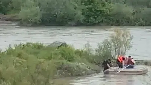 Tokat Erbaa'da çaya düşen gençlerden ikisi hala aranıyor
