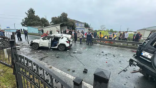 Rize’de feci kaza Havalanan cip karşı şeritteki aracın üzerine düştü