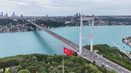 İstanbul Boğazı bugün alışılmadık turkuaz rengine büründü