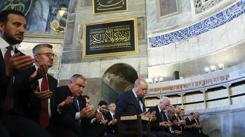 Erdoğan cuma namazı çıkışı İstanbullularla buluştu