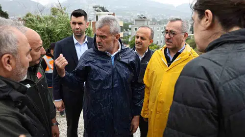 Hatay’da sel alarmı Başkan Öntürk sahaya indi