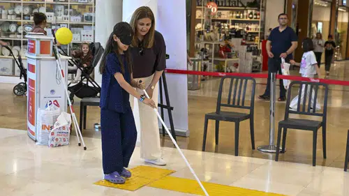 Mersin'de bir günlüğüne engelli olmanın zorluğunu deneyimlediler
