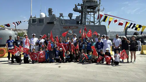 TCG Gurbet Tekirdağ limanında vatandaşlarla buluştu