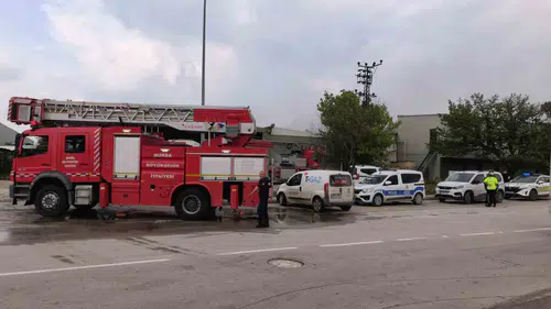 İnegöl'de sunta fabrikasından yükselen dumanlar panik yarattı